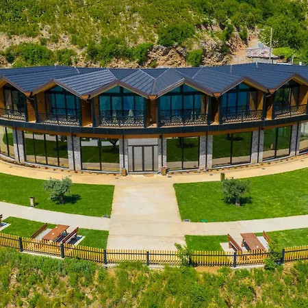 5 Stinet Hotel Koman